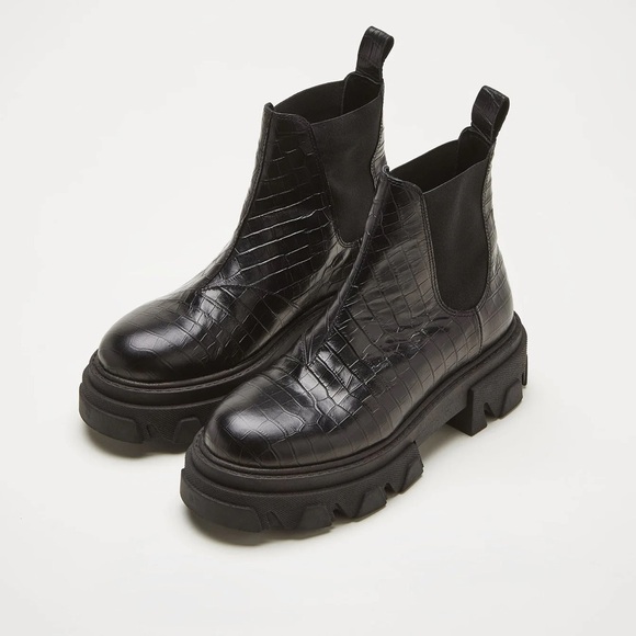 Sister and Soeur croc Boots - Picture 2 of 6